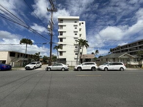 Building Photo - To register for the showing time, note the 4 digit code: 6041 and click "APPLY NOW."(mobile:orang...