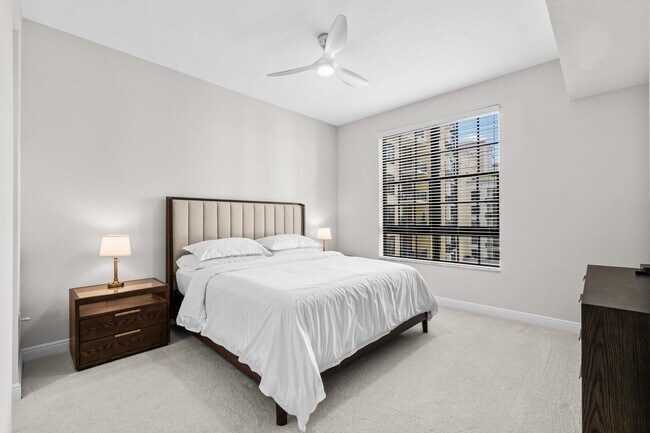 Building Photo - 701 S Olive Ave