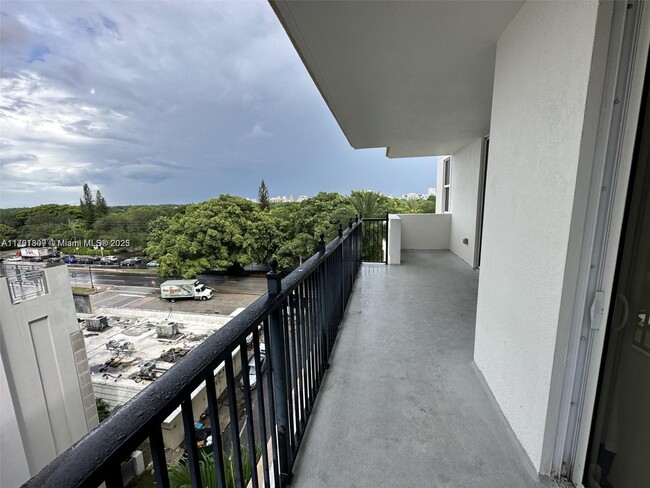 Building Photo - 4100 Salzedo St