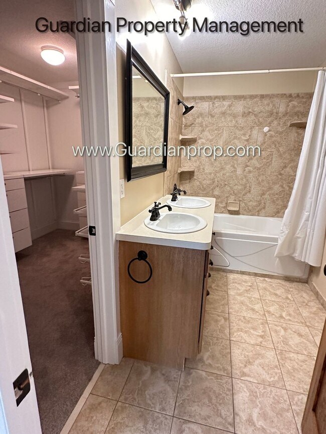 Building Photo - Downtown Hopkins SFH, Fenced Yard, Patio, Spacious Primary, 4 Car Detached Garage