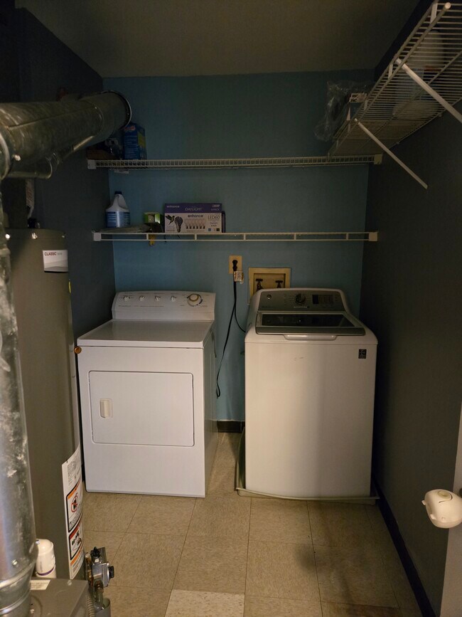 Building Photo - 289 English Pl