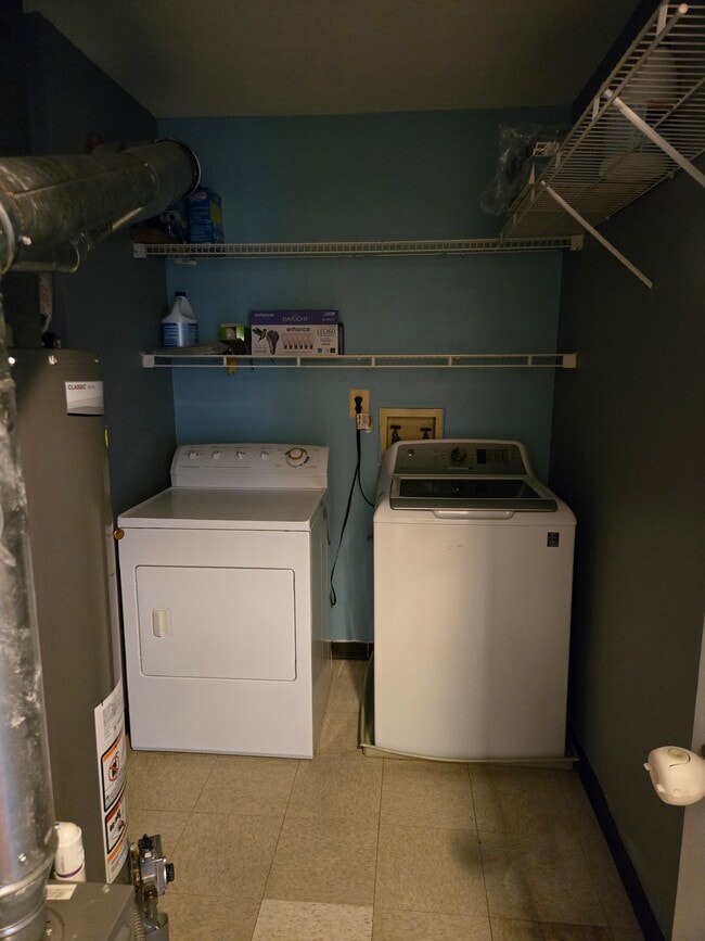 Building Photo - 289 English Pl