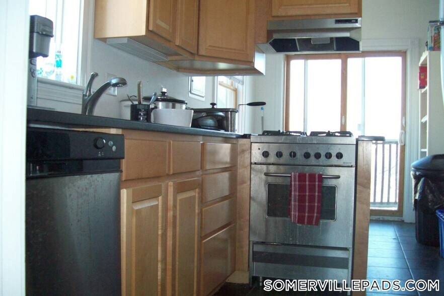 Building Photo - 335 Beacon St