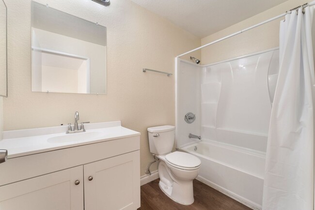 Building Photo - Welcome to this Newly Remodeled 2-bedroom,...