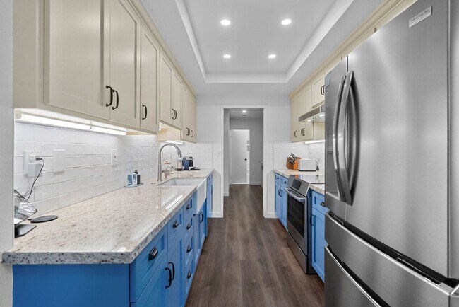 Building Photo - 2.5 Month Furnished Condo at Collwood Manor