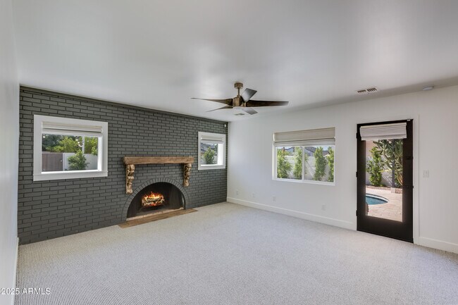 Building Photo - 4427 E Turney Ave