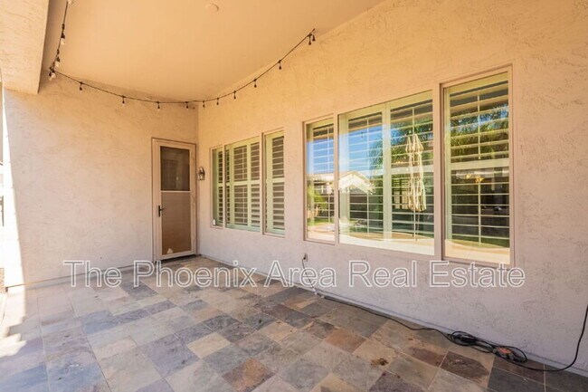 Building Photo - 716 E Runaway Bay Pl