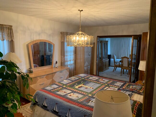 Building Photo - 6588 Shore Acres Dr