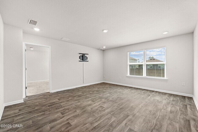 Building Photo - 5816 Viking Wy