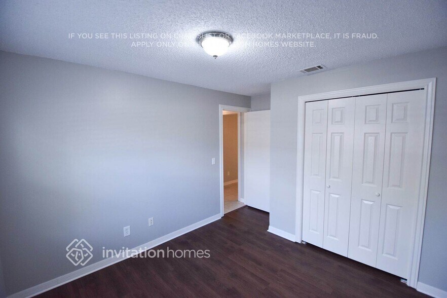 Building Photo - 1185 Village Forest Pl