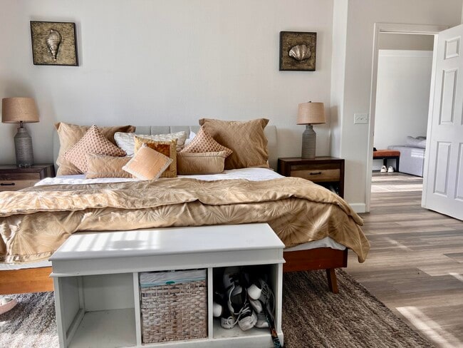 Building Photo - 9762 Palm Dr