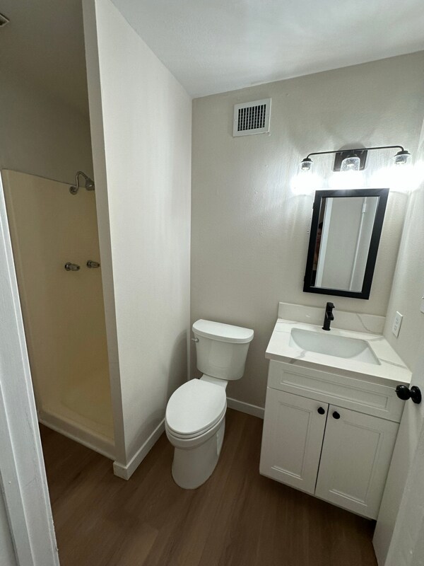 Building Photo - 740 Tiger Lilly Ln