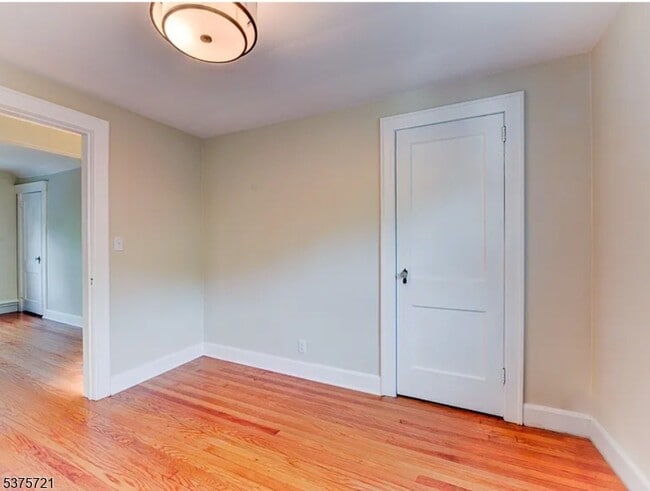 Building Photo - 213 4th Ave