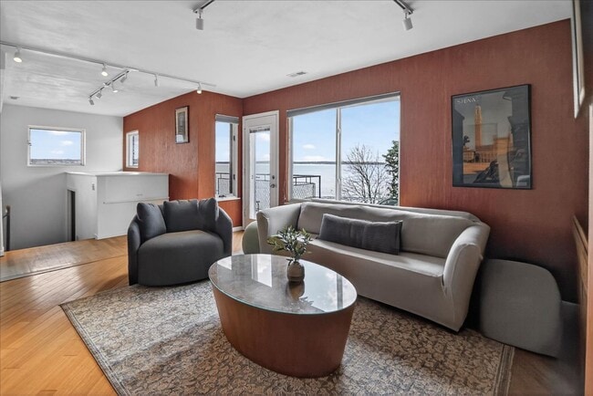 Building Photo - Urban Oasis on the Lake- Condo in Downtown Madison