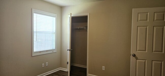 Building Photo - 127 Radford Cir