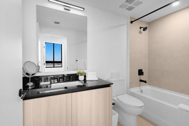 Building Photo - 225 N Miami Ave