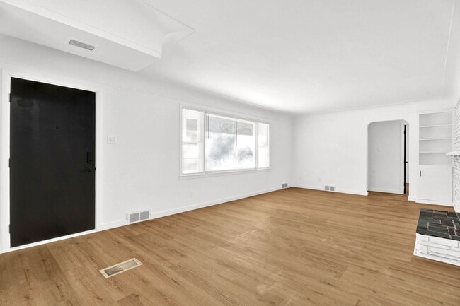 Building Photo - 3BD | 2BTH - NEWLY RENOVATED - WEST BLOOMFIELD, MI (3 MONTH SPECIAL)