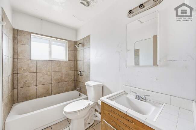 Building Photo - 6532 N 19th Dr