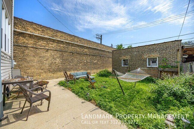 Building Photo - 3521 N Western Ave