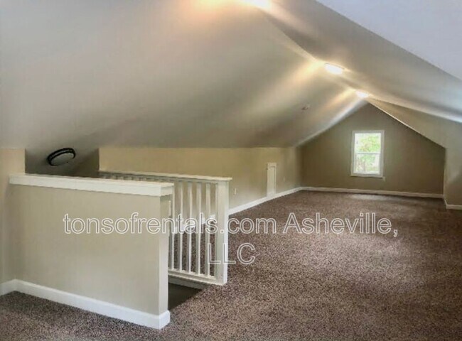 Building Photo - 70 Springside Rd