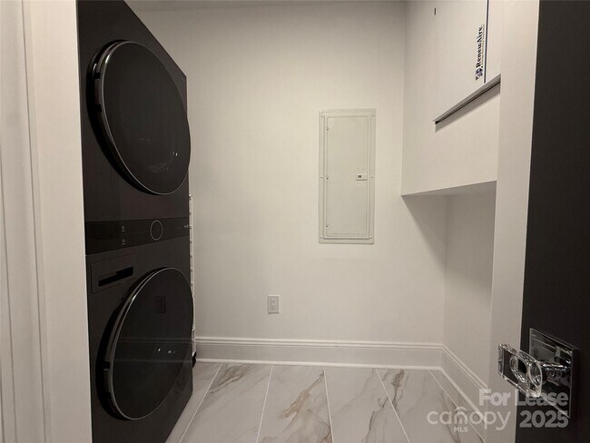 Building Photo - 4625 Piedmont Row Dr