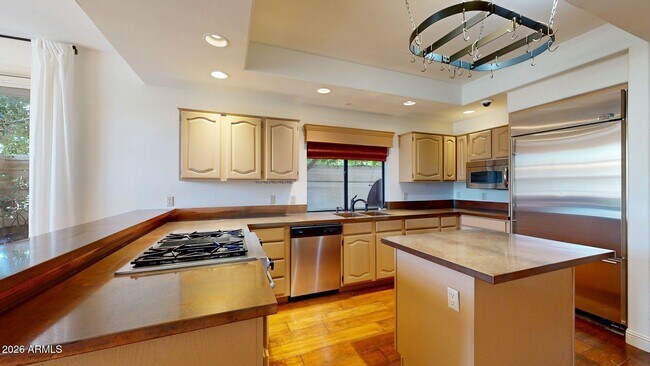 Building Photo - 8100 E Camelback Rd