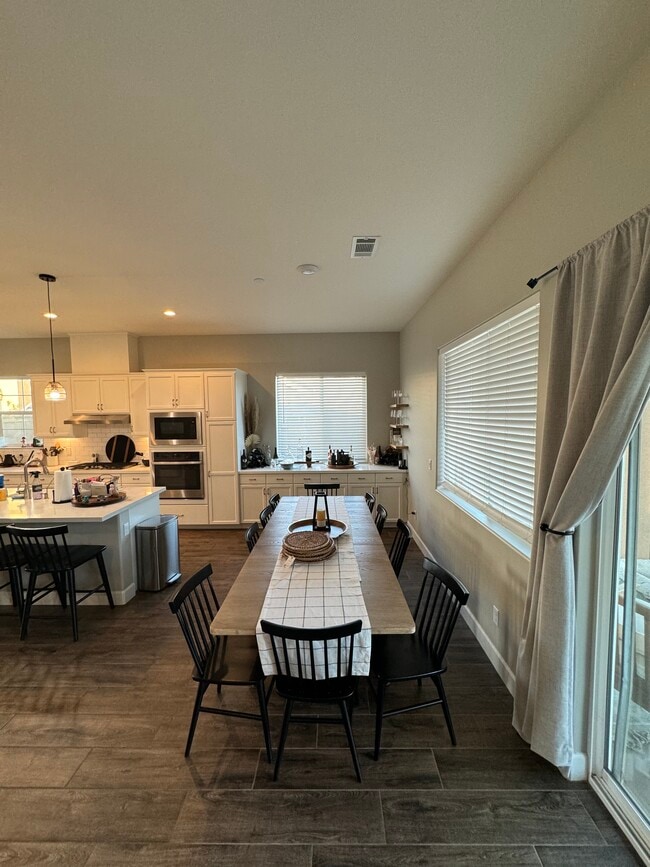 Building Photo - 5878 Lady Bells Dr