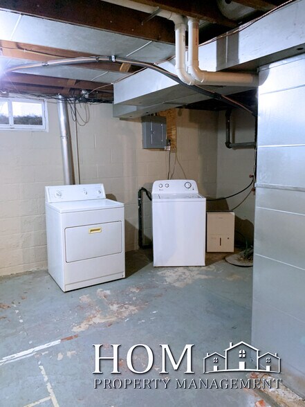 Building Photo - 513 W 11th St