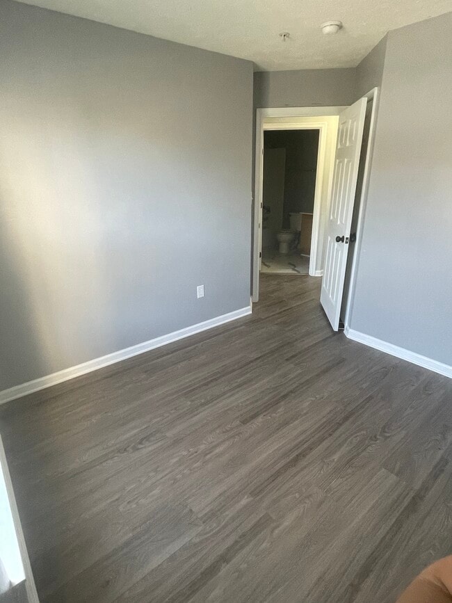 Third room - 1409 Pangbourne Way