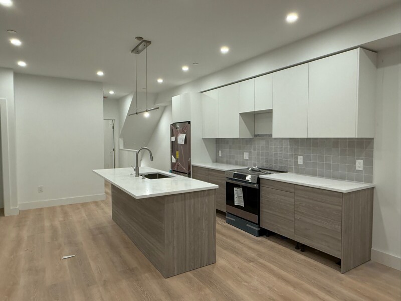 Building Photo - 49 Chase St