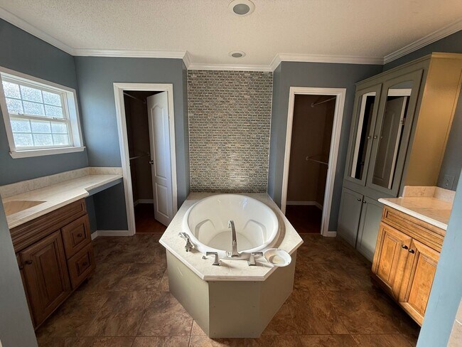 Building Photo - 311 Benton Pond Rd