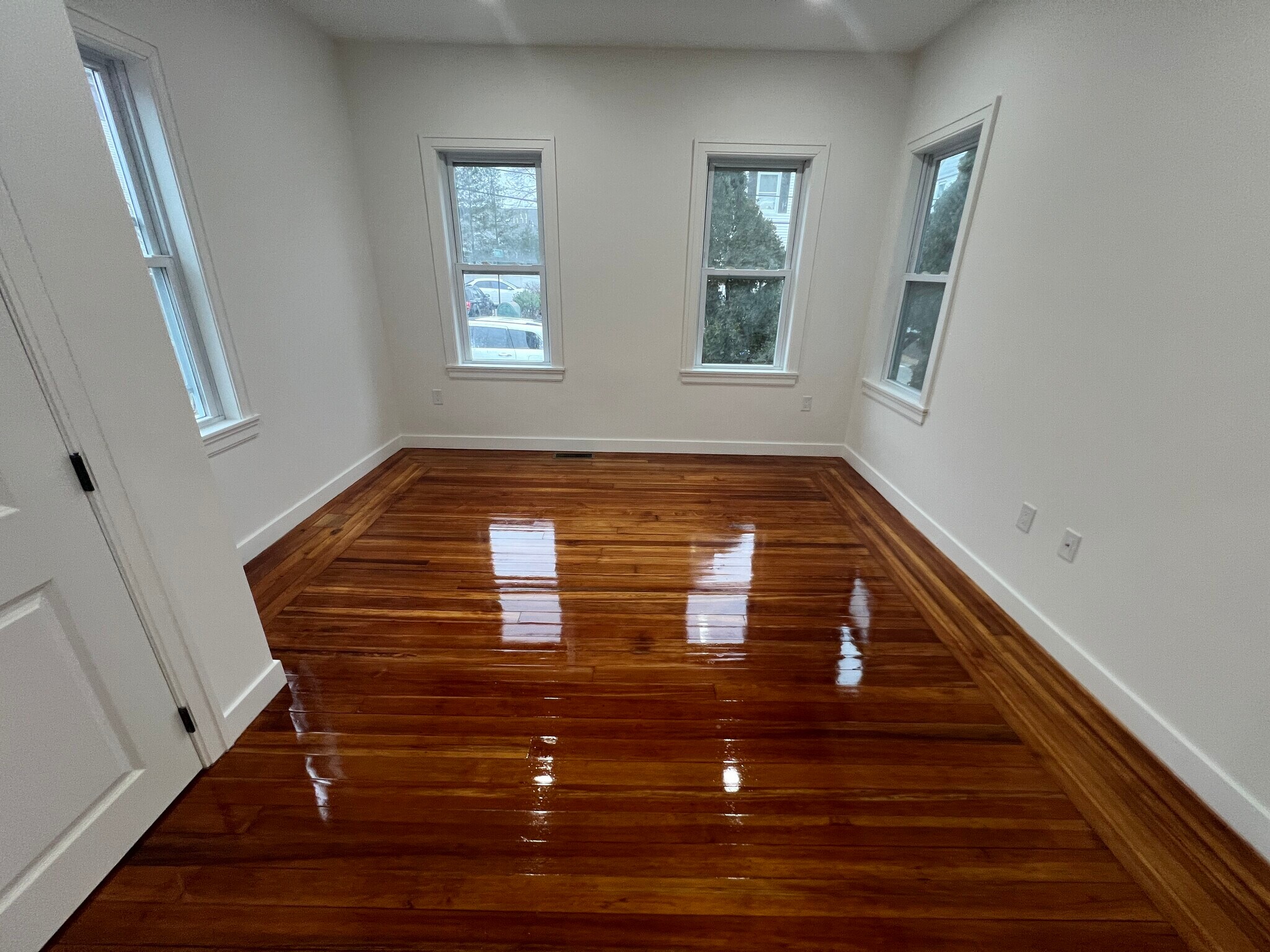 Building Photo - 82 Albertina St