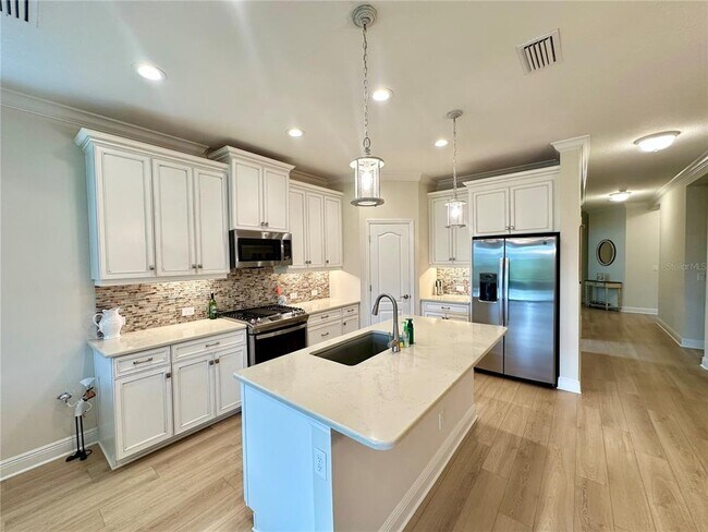 Building Photo - 2633 Star Apple Wy