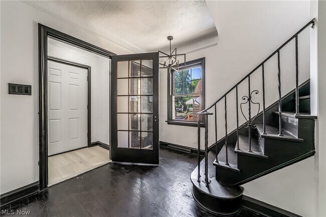 Building Photo - 3995 E 154th St