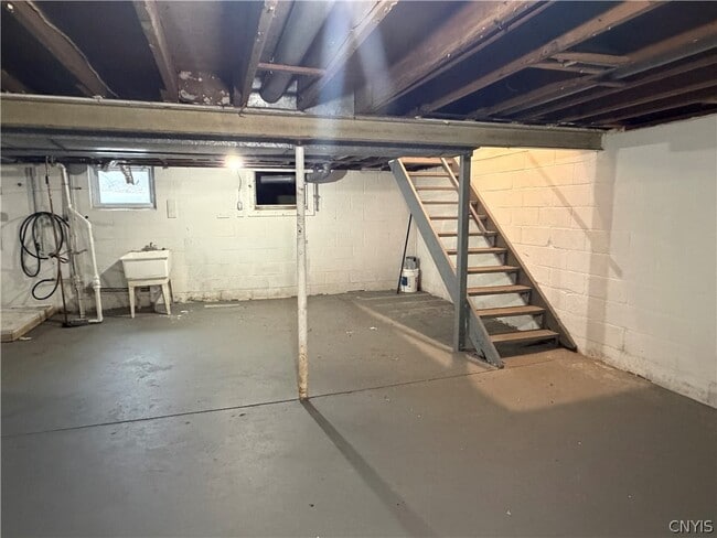 Building Photo - 8587 Caughdenoy Rd