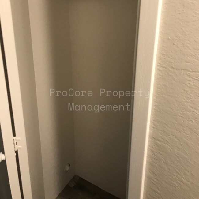 Building Photo - $1300...2Bed 1.5 Bath, Small Fenced in Covered Patio on Back, Storage