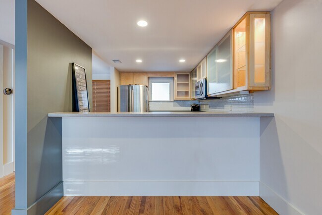 Building Photo - 1038 9th Ave N