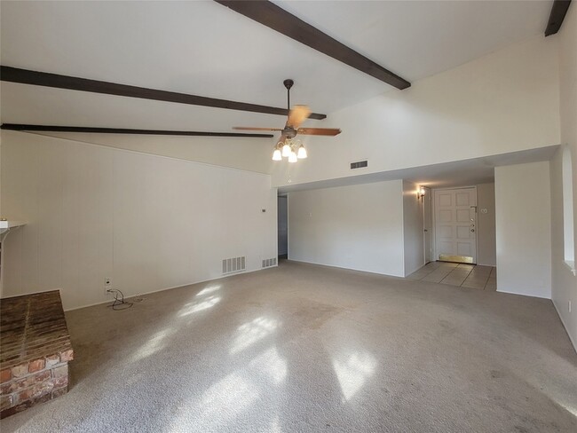 Building Photo - 3014 Flagstone Dr