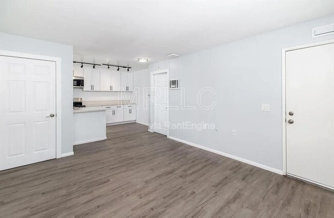 Building Photo - 6738 University Ave