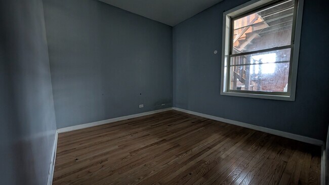 Building Photo - Spacious 3BR Apartment in Oak Park – 1,326...