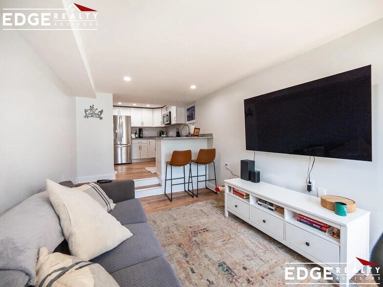 Building Photo - 171 Lexington St