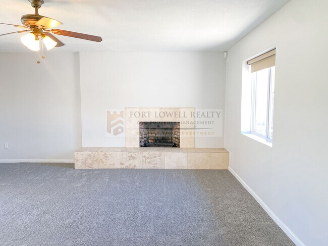Building Photo - Beautiful 3 Bed, 2 Bath with Pool!! NO HOA!!! (Available on 05/01/26)