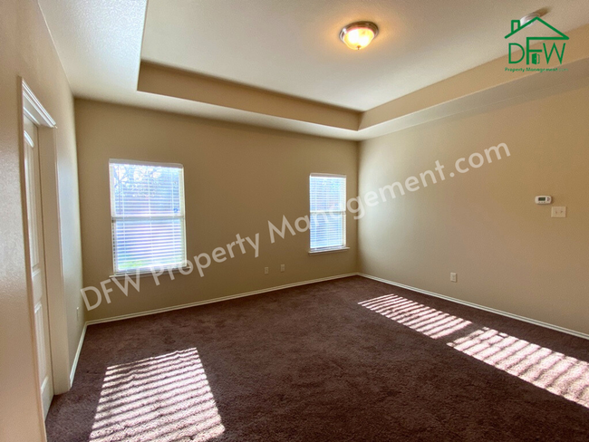 Building Photo - Stunning 4 Bedroom 2 Bathroom 2-Car Garage...
