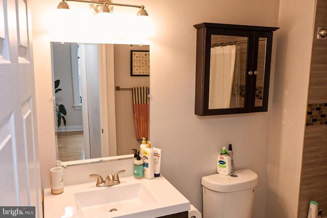 Building Photo - 1734 Bolton St