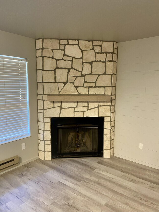 Building Photo - 3615 N Wolf Ldg Dr