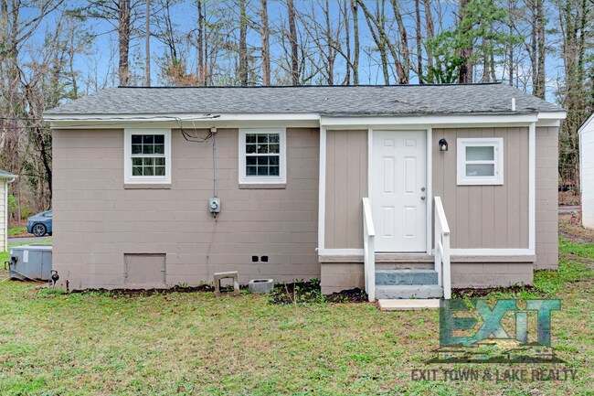 Building Photo - 3 bedroom, 1 bathroom home located in Lawrenceville, VA