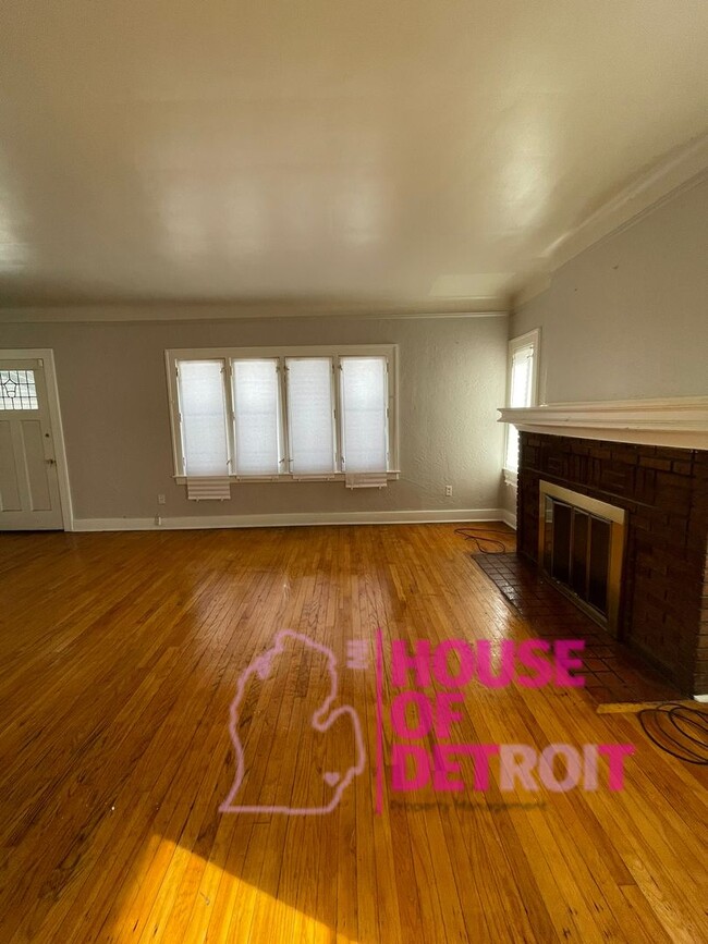 Building Photo - 14551 Mettetal St