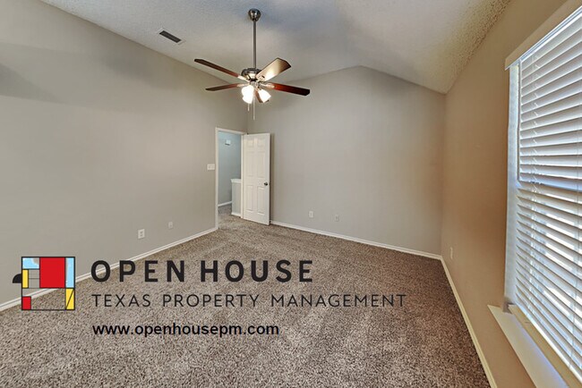 Building Photo - 2324 Weyborn Dr Arlington