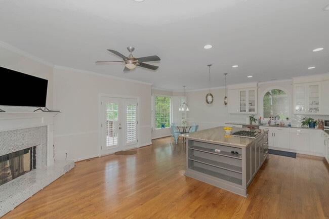 Building Photo - 1450 Hillcrest Heights