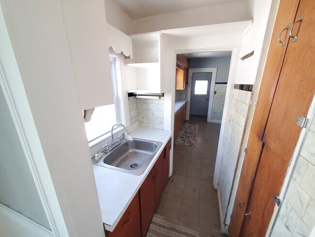 Building Photo - 135 Mills St